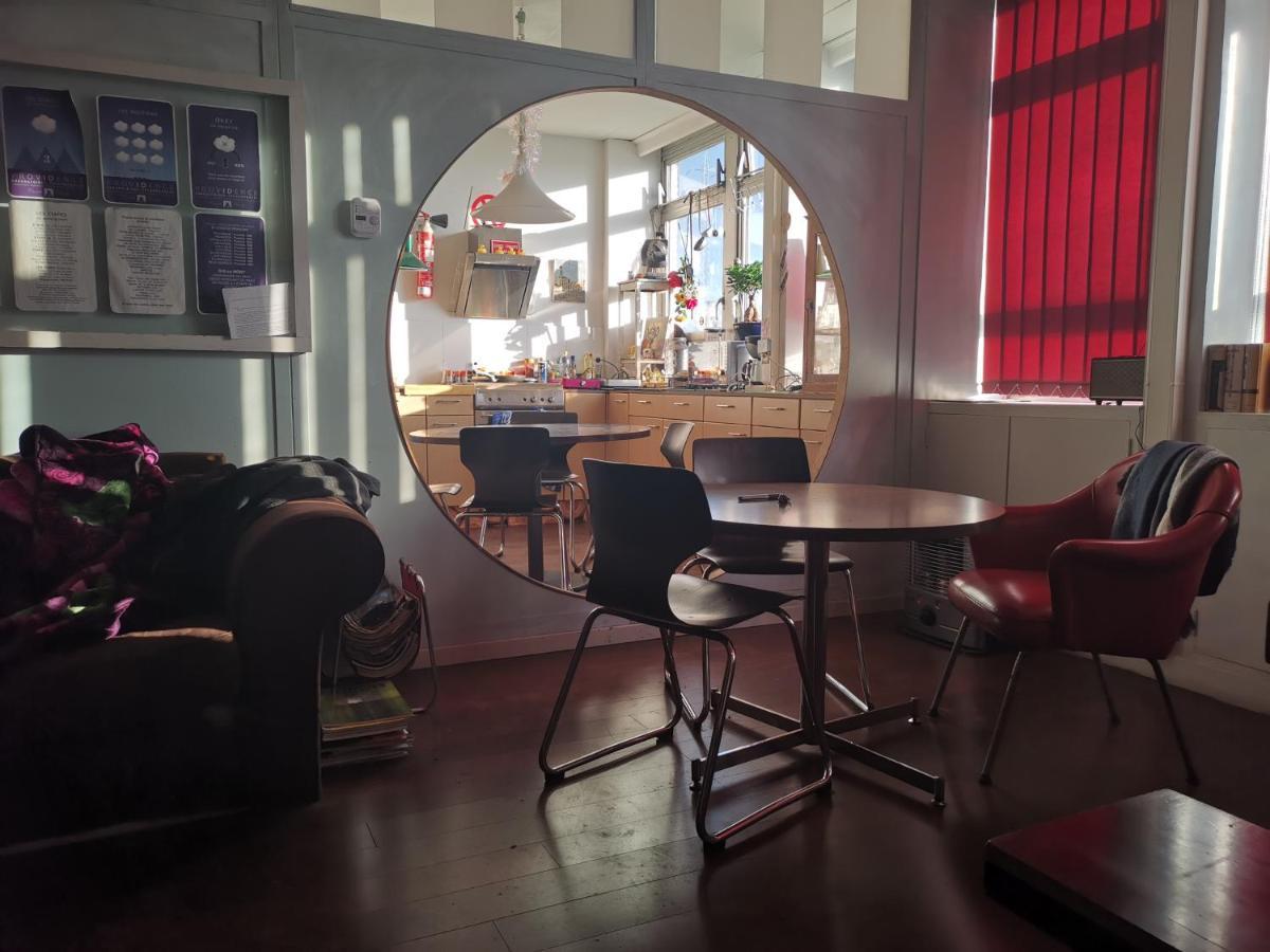 Ghostel 1St - Aventure Alternative - Guest House - Arts-Factory-Experience - For Artists, Makers And Open Minds - Attention, We Are Not A Hotel And Are Not Adapted For Everybody - Read Host Warnings Before Reservation - Www,Providence,Be Asbl Charleroi Exterior foto