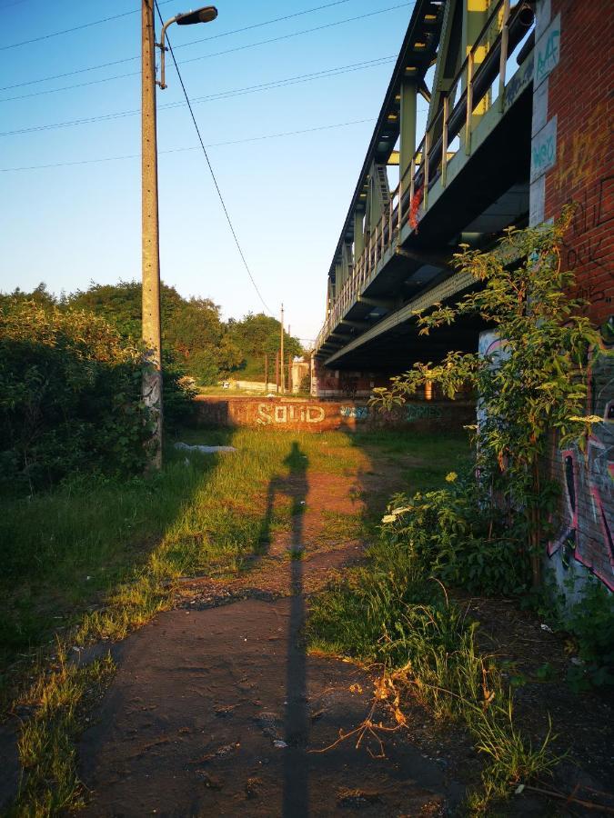 Ghostel 1St - Aventure Alternative - Guest House - Arts-Factory-Experience - For Artists, Makers And Open Minds - Attention, We Are Not A Hotel And Are Not Adapted For Everybody - Read Host Warnings Before Reservation - Www,Providence,Be Asbl Charleroi Exterior foto